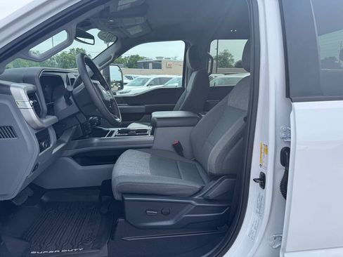 Used 2025 Ford F250 XLT w/ Black Appearance Package AWD/4WD image 7