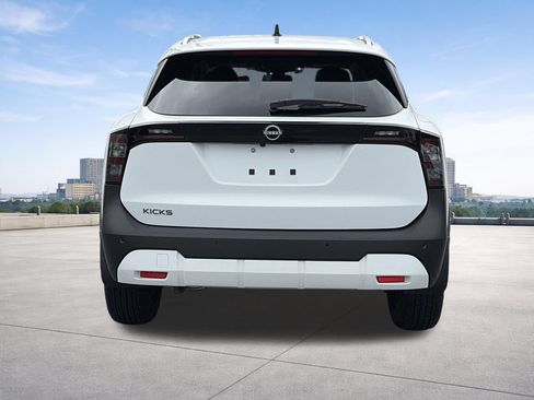 Used 2026 Nissan Kicks SV w/ Charging Package FWD image 4