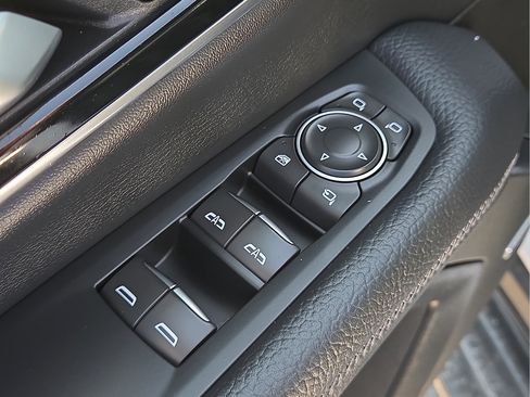 Used 2025 GMC Yukon Denali AWD/4WD image 14
