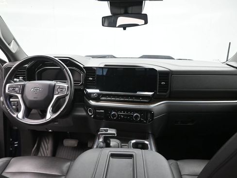 Used 2022 Chevrolet Silverado 1500 LT Trail Boss w/ LT Trail Boss Premium Package AWD/4WD image 14