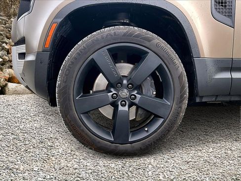 Used 2024 Land Rover Defender 110 SE image 8