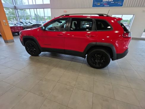 Used 2019 Jeep Cherokee Trailhawk AWD/4WD image 14