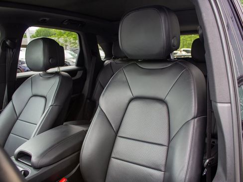 Used 2024 Porsche Cayenne S w/ Premium Package image 12