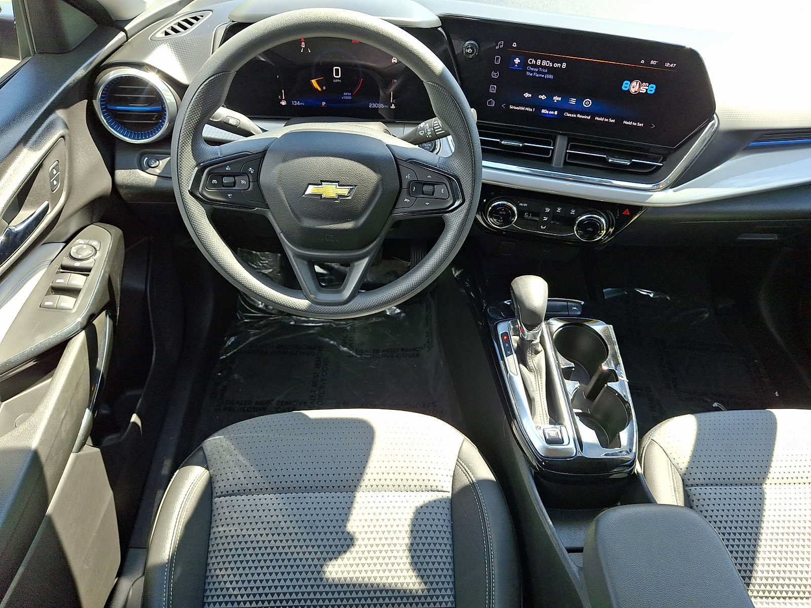 Used 2025 Chevrolet Trax LT FWD image 11