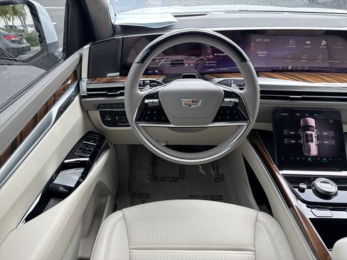 Certified 2026 Cadillac Escalade Platinum Sport w/ LPO, ONYX Package AWD/4WD image 14