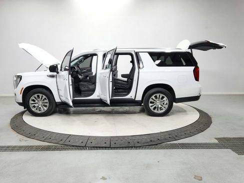 Used 2025 GMC Yukon XL Denali AWD/4WD image 12