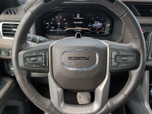 Used 2024 GMC Yukon XL Denali w/ Denali Reserve Package AWD/4WD image 18