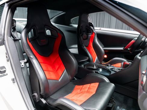 Used 2020 Nissan GT-R Premium image 64