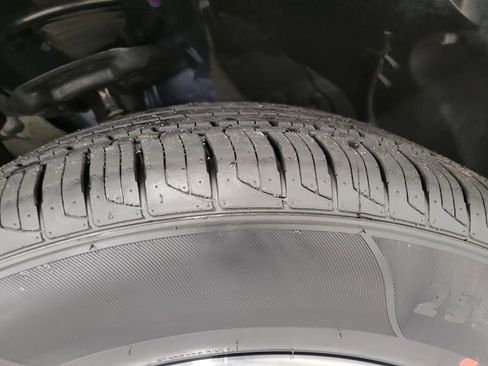 Certified 2025 Nissan Rogue SV AWD/4WD image 37