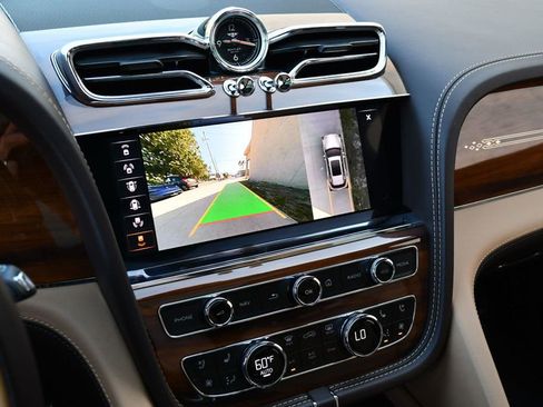 Used 2023 Bentley Bentayga Extended Wheelbase AWD/4WD image 59