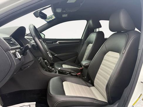 Used 2018 Volkswagen Passat 3.6 FWD image 9