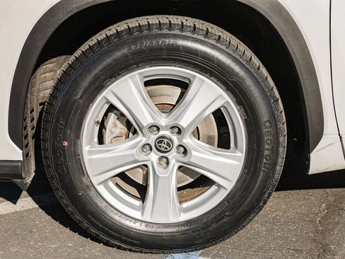 Certified 2023 Toyota Highlander L image 30