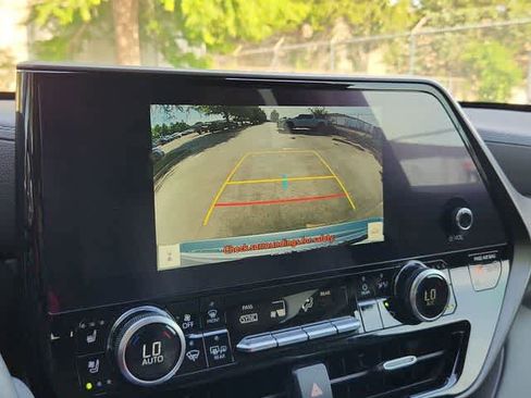 Used 2023 Toyota Highlander Limited FWD image 24