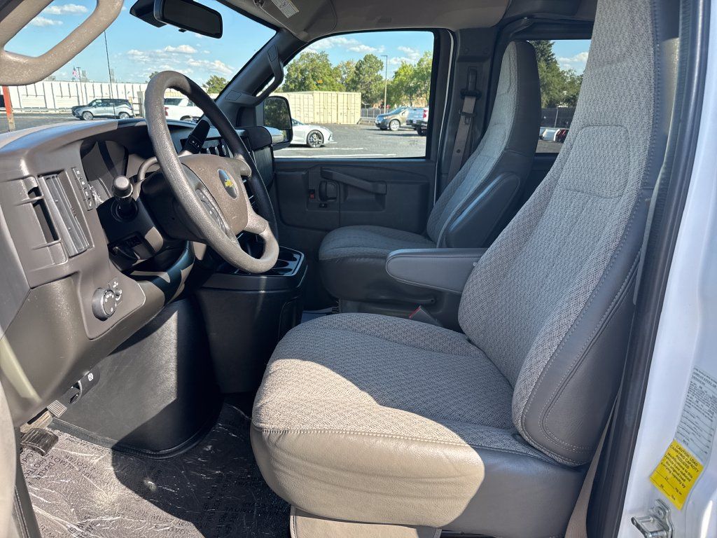 Used 2025 Chevrolet Express 3500 LT w/ LT Preferred Equipment Group RWD image 9