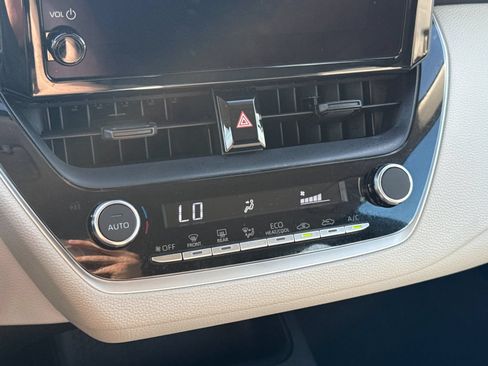 Used 2025 Toyota Corolla LE FWD image 16
