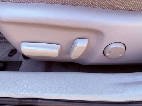 Used 2012 Toyota Camry XLE image 18