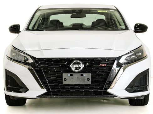 Used 2024 Nissan Altima 2.5 SR FWD image 2
