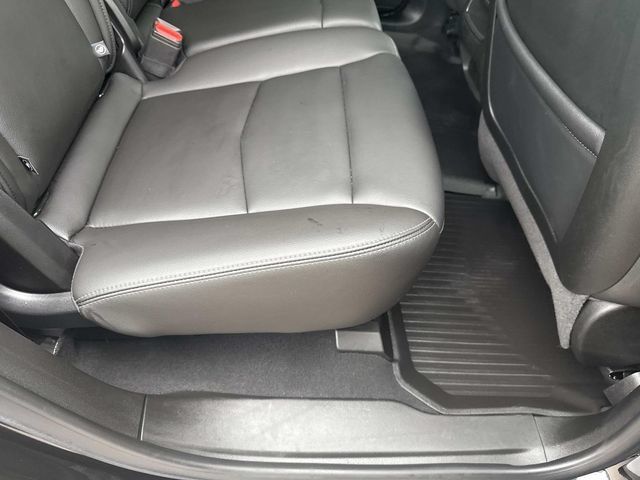 Certified 2024 Cadillac XT5 Luxury w/ LPO, Floor Liner Package AWD/4WD image 22