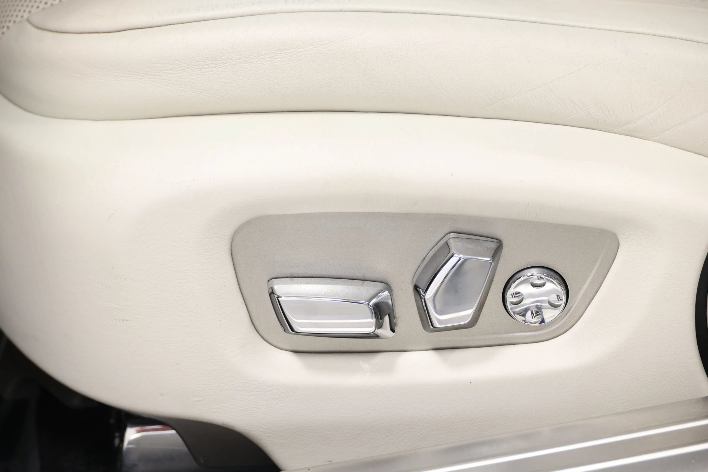 Used 2017 Rolls-Royce Wraith RWD image 19