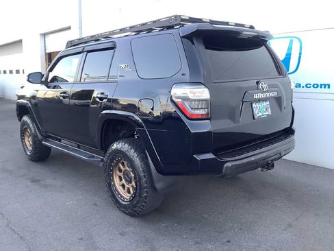 Used 2021 Toyota 4Runner TRD Off-Road Premium w/ Moonroof Package AWD/4WD image 4