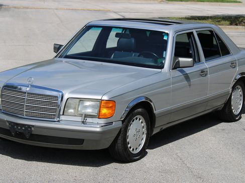 Used 1990 Mercedes-Benz 300 SE image 4