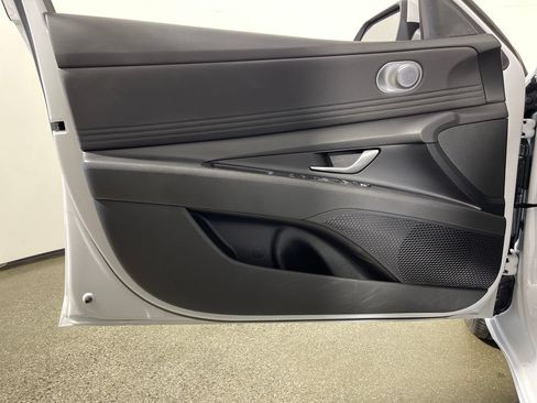 Certified 2025 Hyundai Elantra SEL FWD image 19