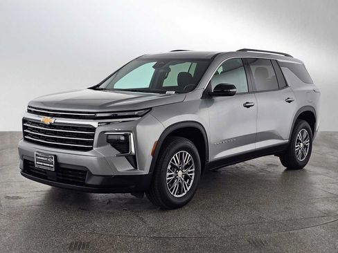 Used 2026 Chevrolet Traverse LT FWD image 7