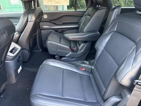 New 2027 Lincoln Navigator Reserve w/ Jet Appearance Package AWD/4WD image 18