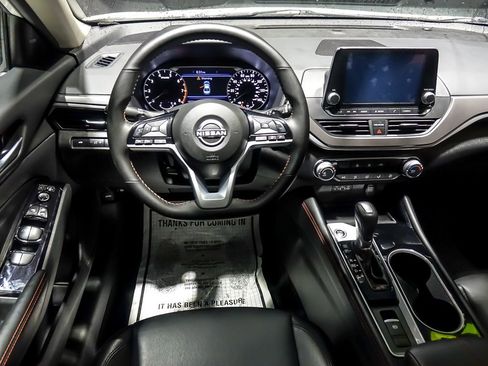 Used 2025 Nissan Altima 2.5 SR image 16