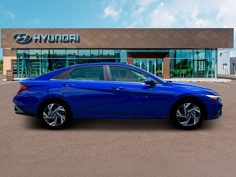 New 2025 Hyundai Elantra Limited image 9
