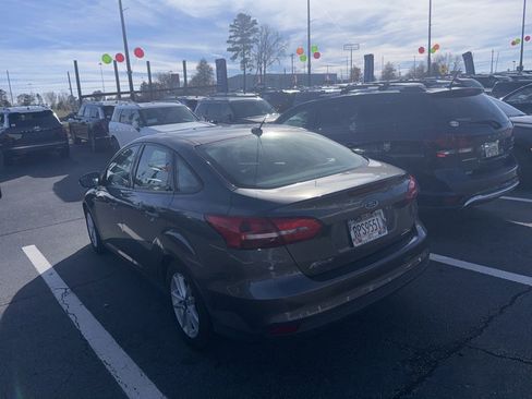 Used 2016 Ford Focus SE image 6