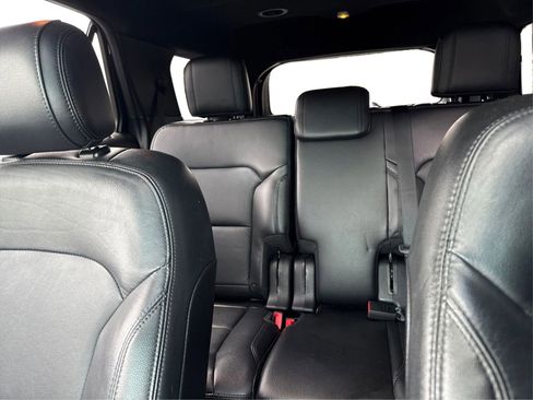 Used 2016 Ford Explorer XLT w/ Equipment Group 202A AWD/4WD image 14