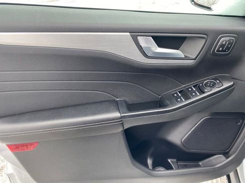 Used 2023 Ford Escape Platinum image 16