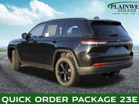 Used 2023 Jeep Grand Cherokee Limited w/ Luxury Tech Group II image 2