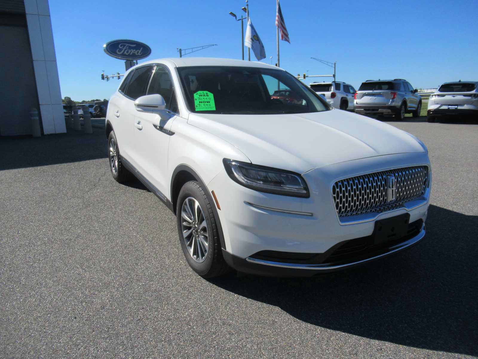 Used 2023 Lincoln Nautilus FWD image 3