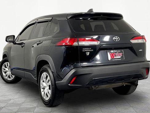 Used 2024 Toyota Corolla Cross L AWD/4WD image 4