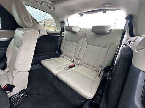 Used 2020 Land Rover Discovery Landmark AWD/4WD image 23