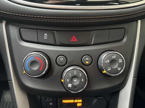 Certified 2020 Chevrolet Trax LT w/ LT Convenience Package FWD image 16