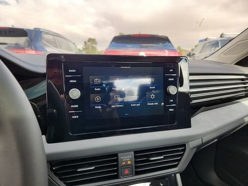 New 2026 Volkswagen Jetta SE FWD image 19