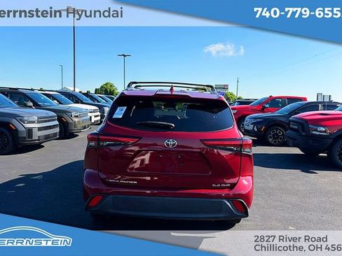 Used 2021 Toyota Highlander XLE AWD/4WD image 35