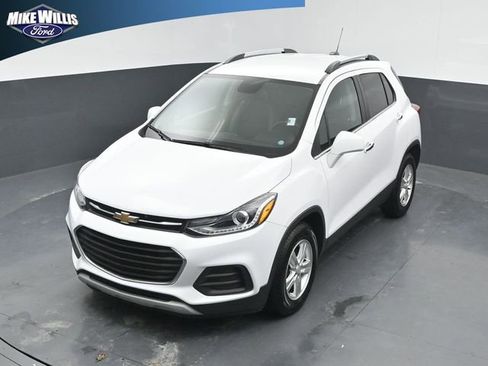 Used 2020 Chevrolet Trax LT w/ Driver Confidence Package FWD image 11