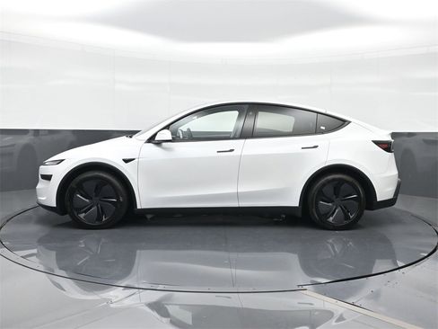 Used 2026 Tesla Model Y Long Range image 5