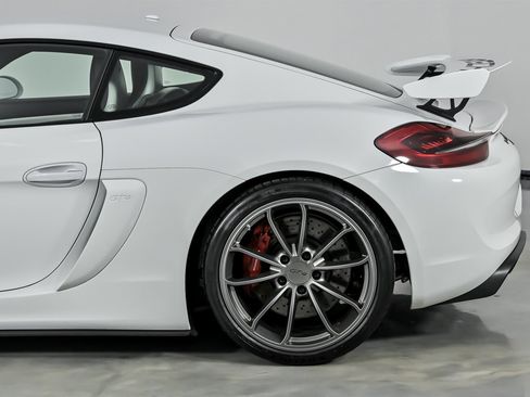 Used 2016 Porsche Cayman GT4 image 9