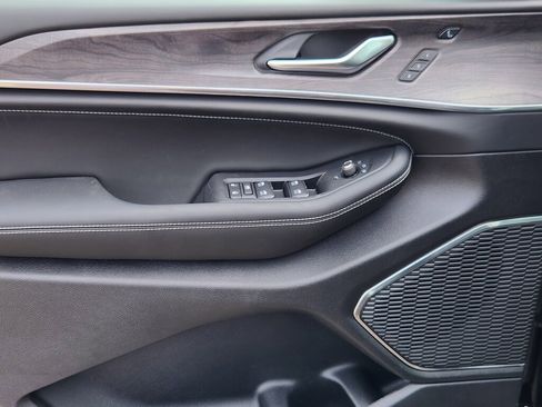 New 2025 Jeep Grand Cherokee Overland w/ Luxury Tech Group IV image 7