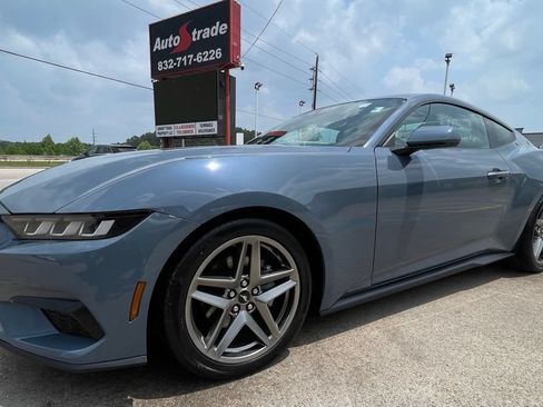 Used 2024 Ford Mustang Coupe RWD image 3