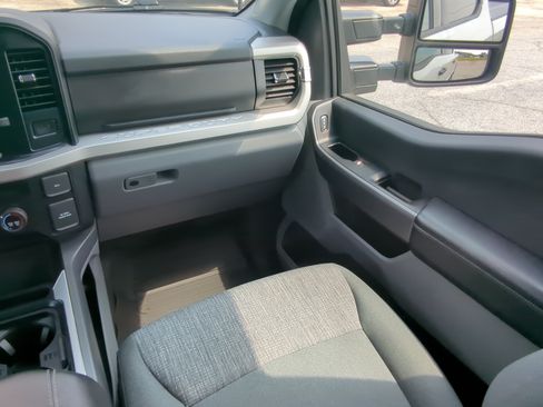 Certified 2025 Ford F250 XLT AWD/4WD image 15