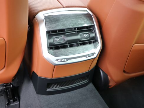 Certified 2025 BMW 740i xDrive AWD/4WD image 32