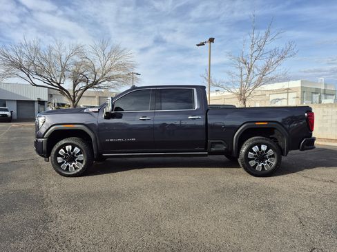Used 2026 GMC Sierra 2500 Denali w/ Denali Reserve Package image 4