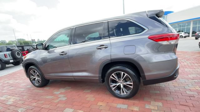 Used 2018 Toyota Highlander LE FWD image 7