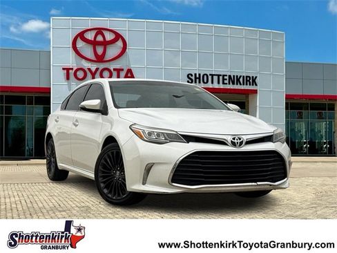 Used 2016 Toyota Avalon Touring image 1